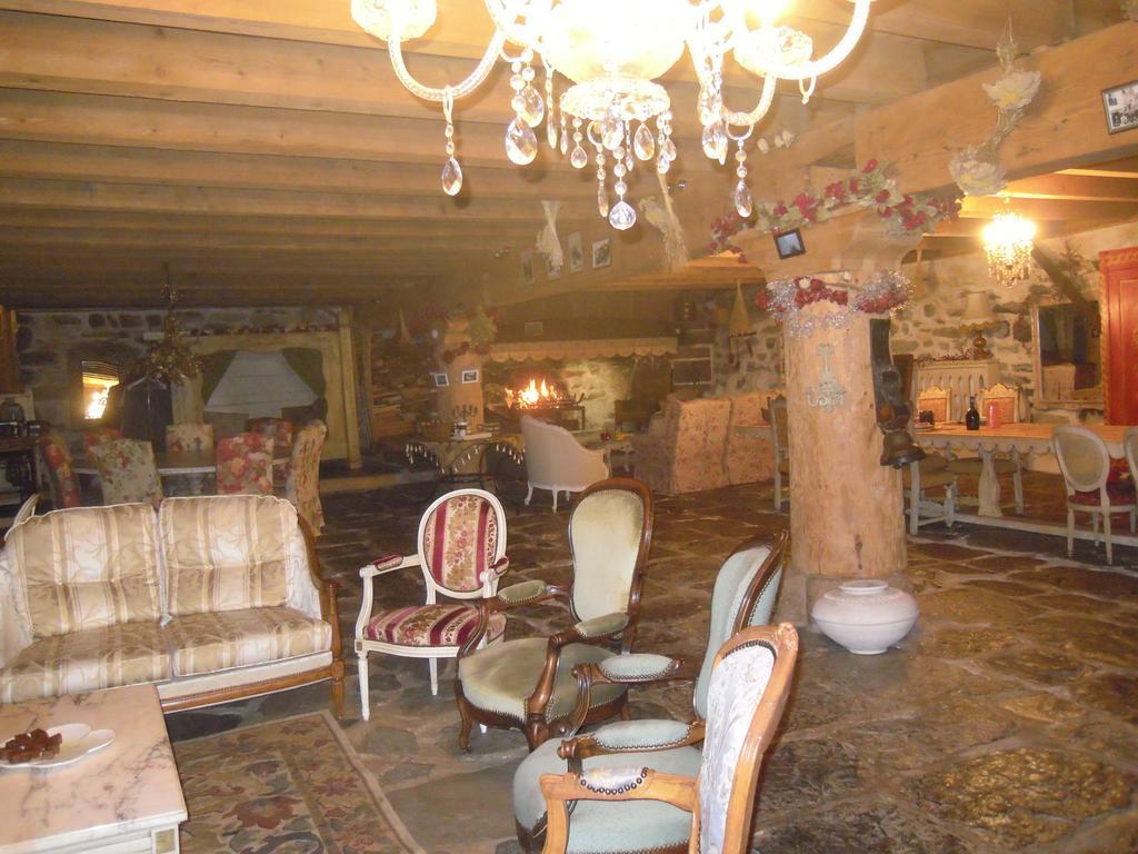Le Francillon Bed and Breakfast Les Estables Exteriör bild