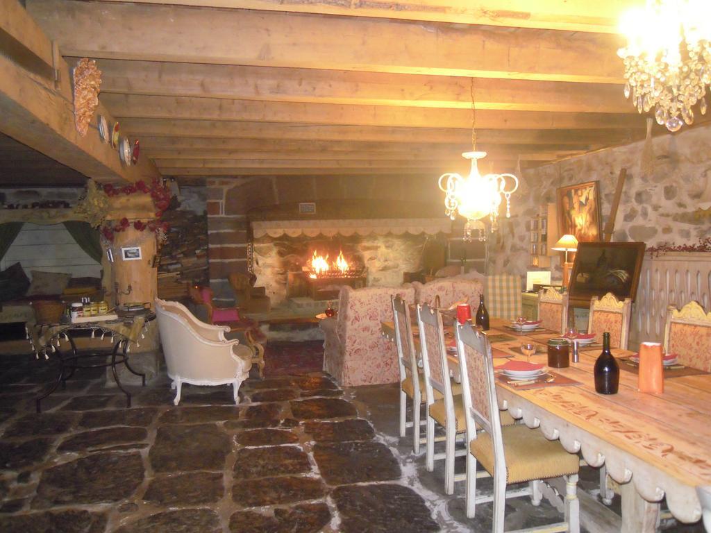 Le Francillon Bed and Breakfast Les Estables Exteriör bild